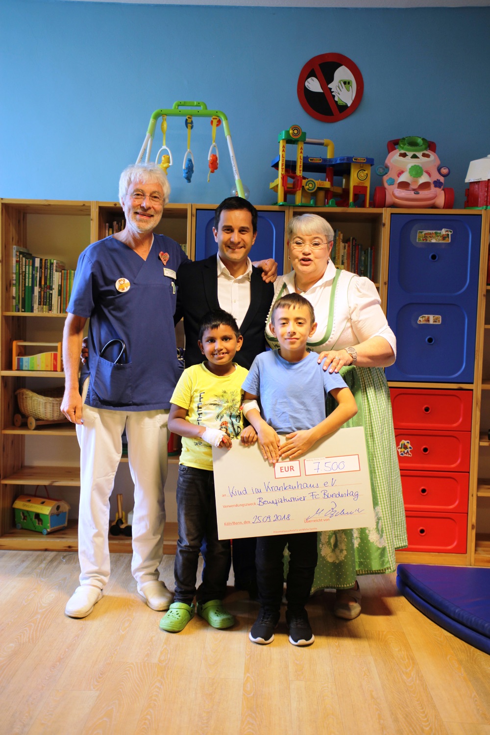 FC Bundestag spendet 7.500,- Euro!